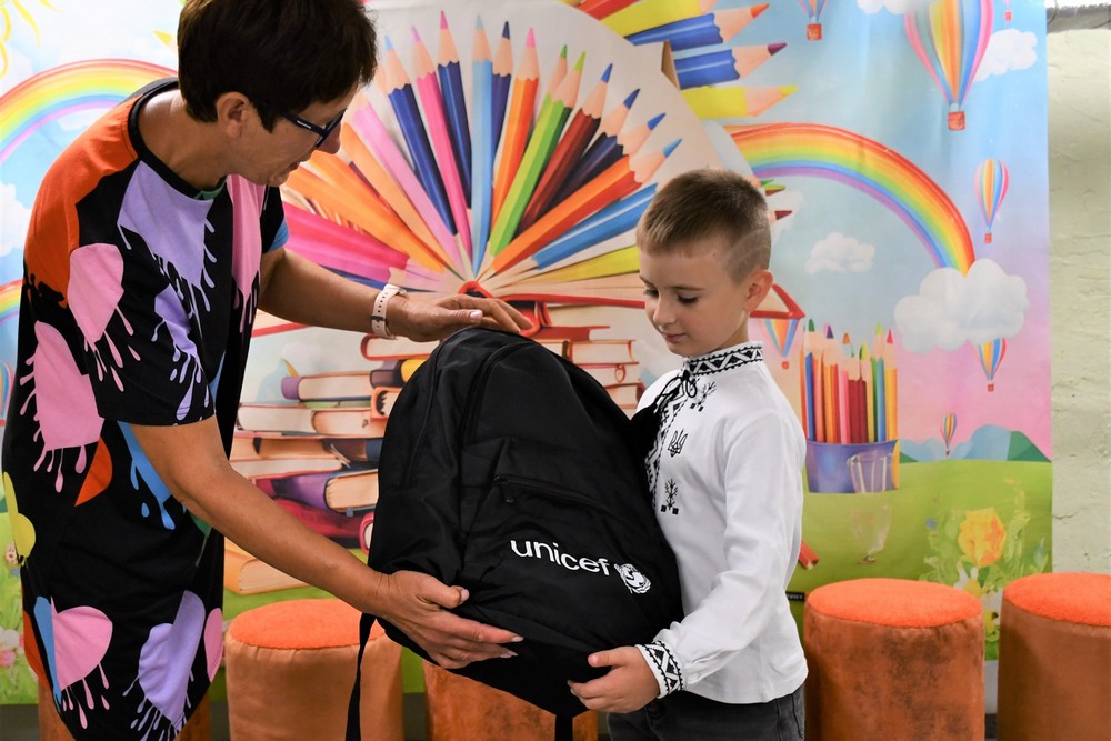 Рюкзаки із шкільним приладдям від UNICEF для першокласників у Нікополі: як отримати