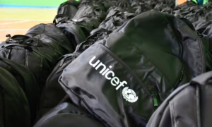 Розпаковка рюкзака від UNICEF у Нікополі