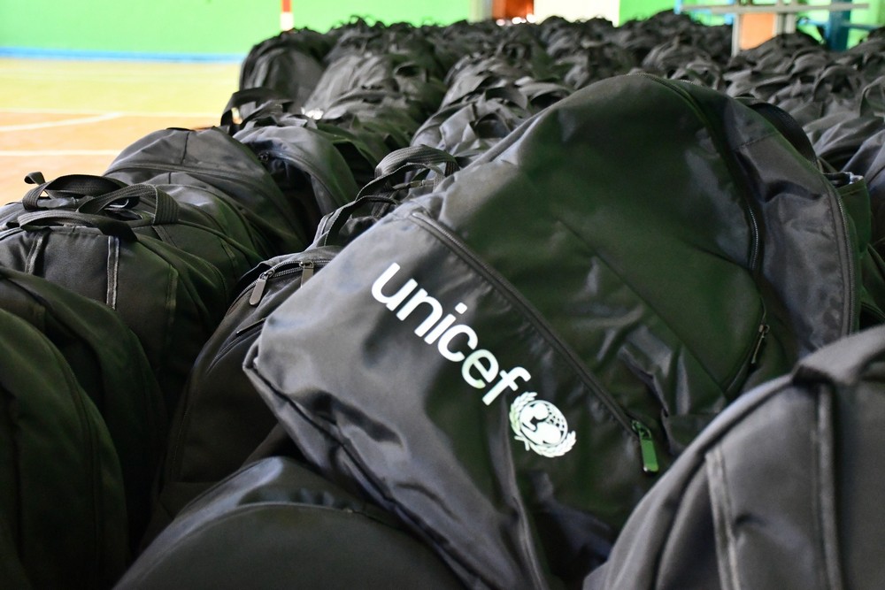 Рюкзаки із шкільним приладдям від UNICEF для першокласників у Нікополі: як отримати