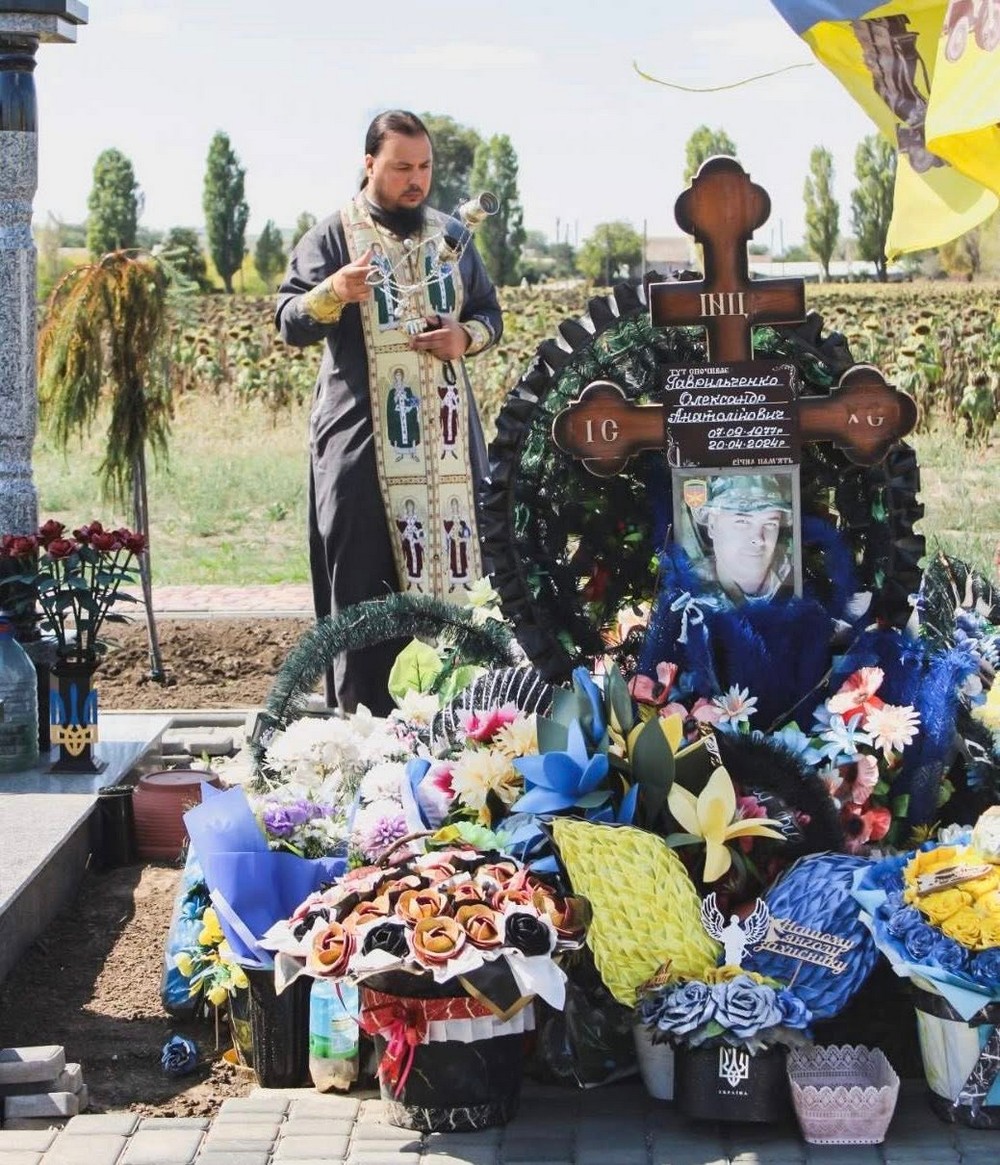 Загинув від ворожої ракети: у День народження воїна 301 зенітної ракетної Нікопольської бригади відслужили панахиду (фото)