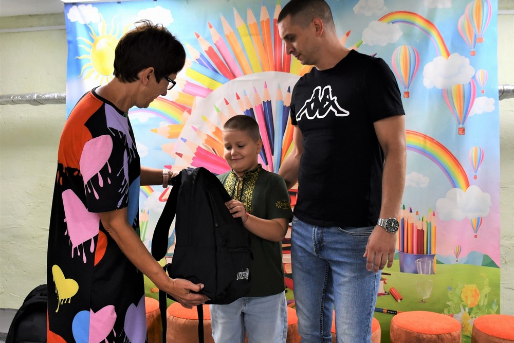 Рюкзаки із шкільним приладдям від UNICEF для першокласників у Нікополі: як отримати