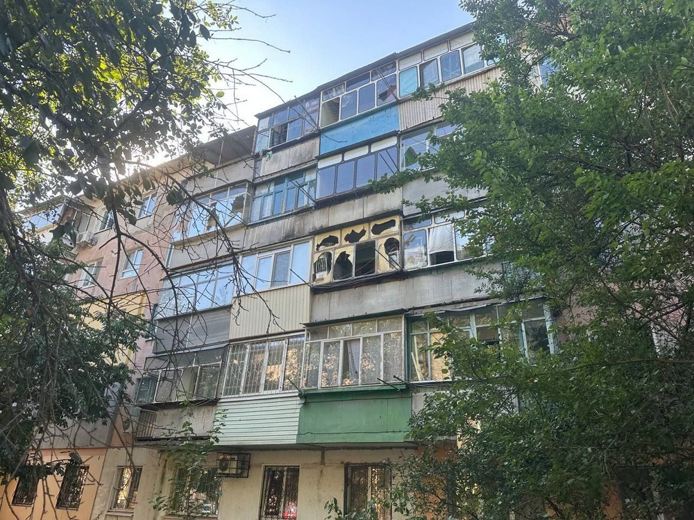 Удар по центру Нікополя: поруйновано 30 квартир, пошкоджено будинки і заклади освіти (фото)