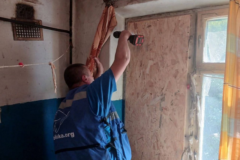 У Нікополі комунальники продовжують працювати на вулицях міста