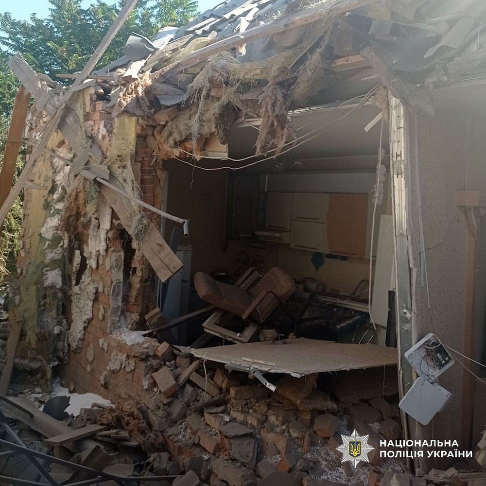 Потрощено кафе, релігійна установа, будинки і майно всередині: у Нікополі і районі понад 80 заяв про обстріли, під ударом була і Синелниківщина – є поранені (фото)