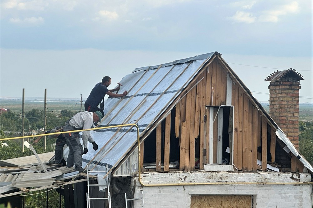 У Нікополі комунальники продовжують працювати на вулицях міста