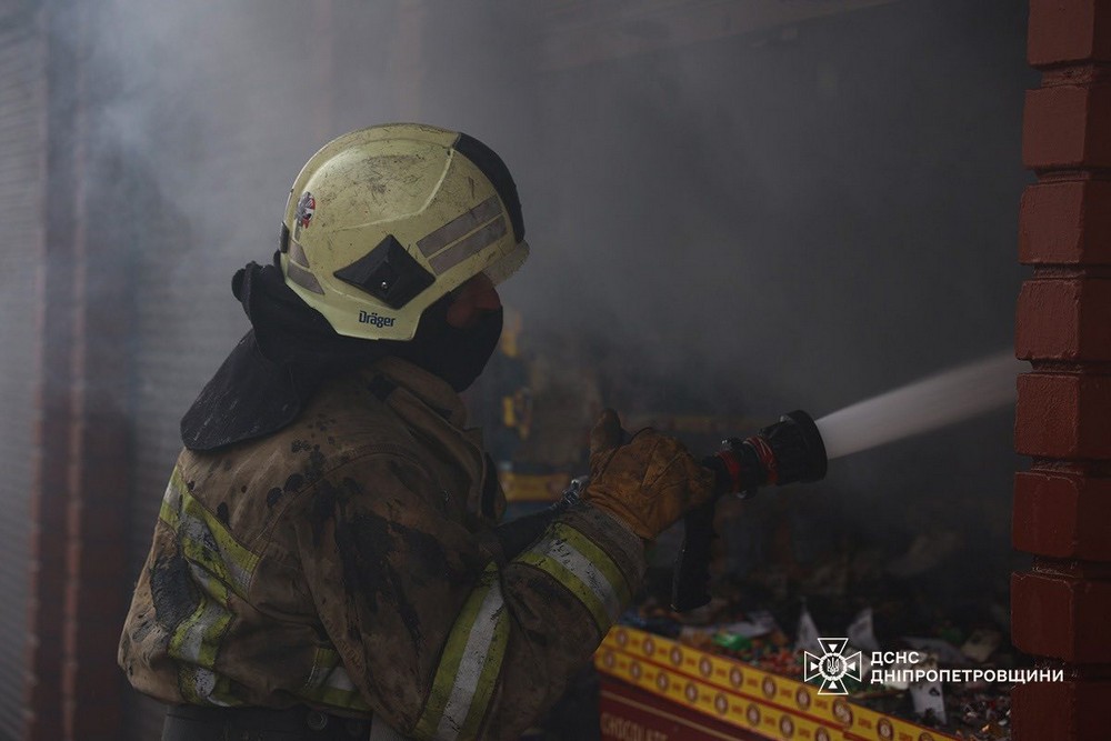 Сьогодні горів ринок «Озерка» у Дніпрі (фото, відео)