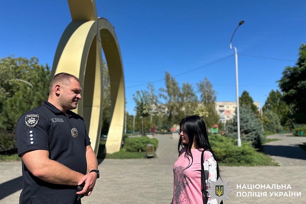 У Нікополі підлітки на мопедах гасали, небезпечно зсовуючи ґрунт і посилаючи «за руським кораблем» працівників: поліція попереджає і застерігає