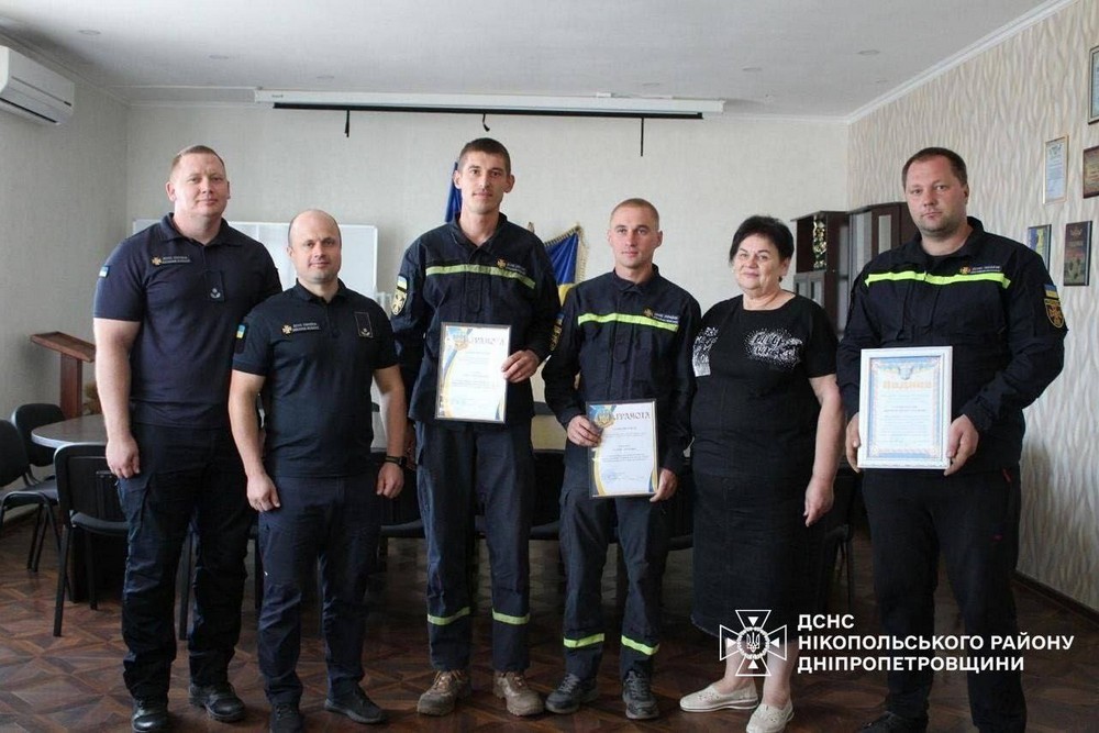 Працівників пожежної охорони Нікопольщини привітали з професійним святом (фото)