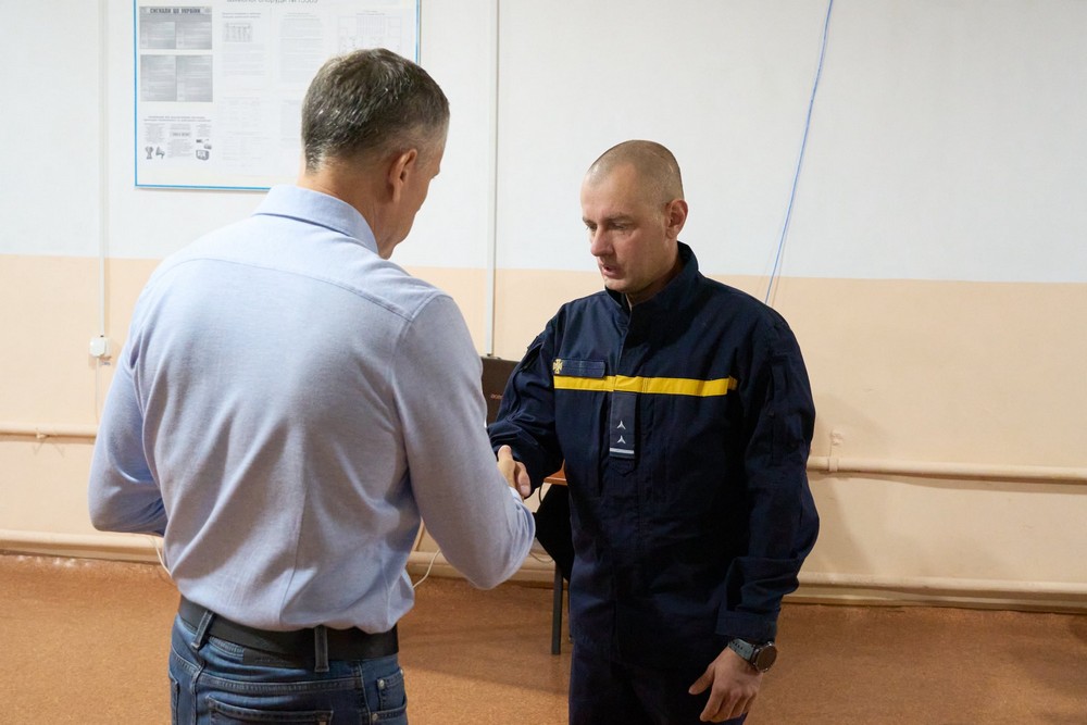 У Нікополі привітали рятувальників з професійним святом і вручили Подяки (фото)