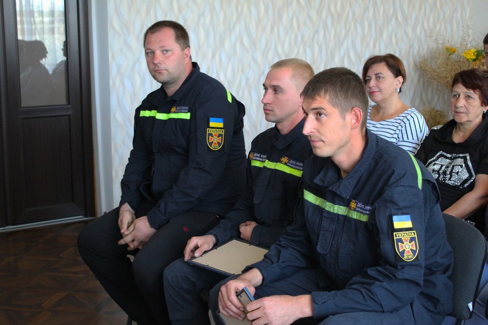 Працівників пожежної охорони Нікопольщини привітали з професійним святом (фото)