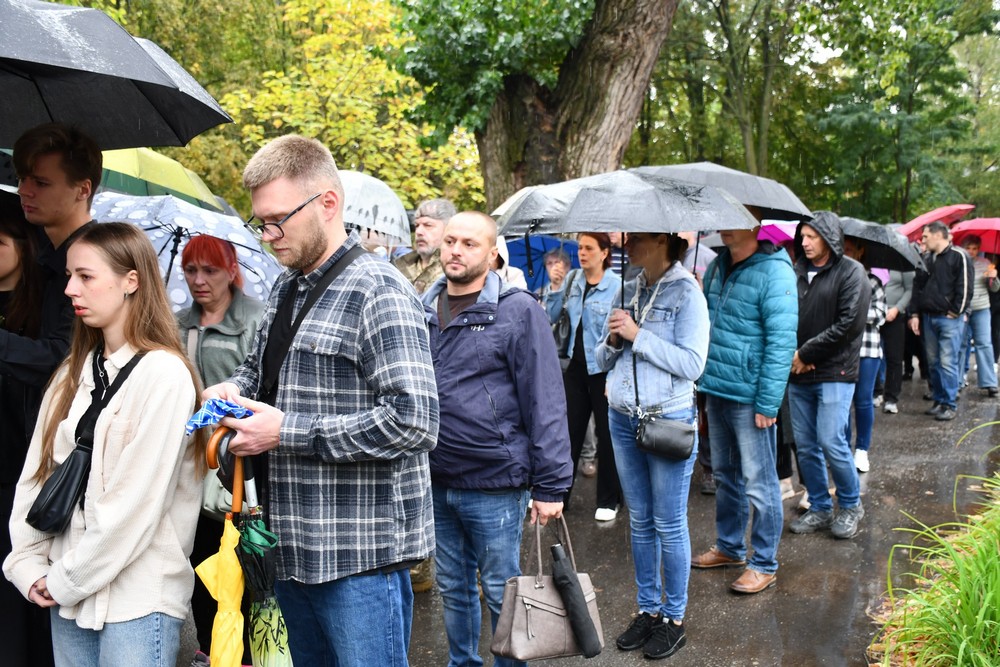 Прощання навіки у День народження: у Нікополі сьогодні провели в останню путь Захисника (фото)