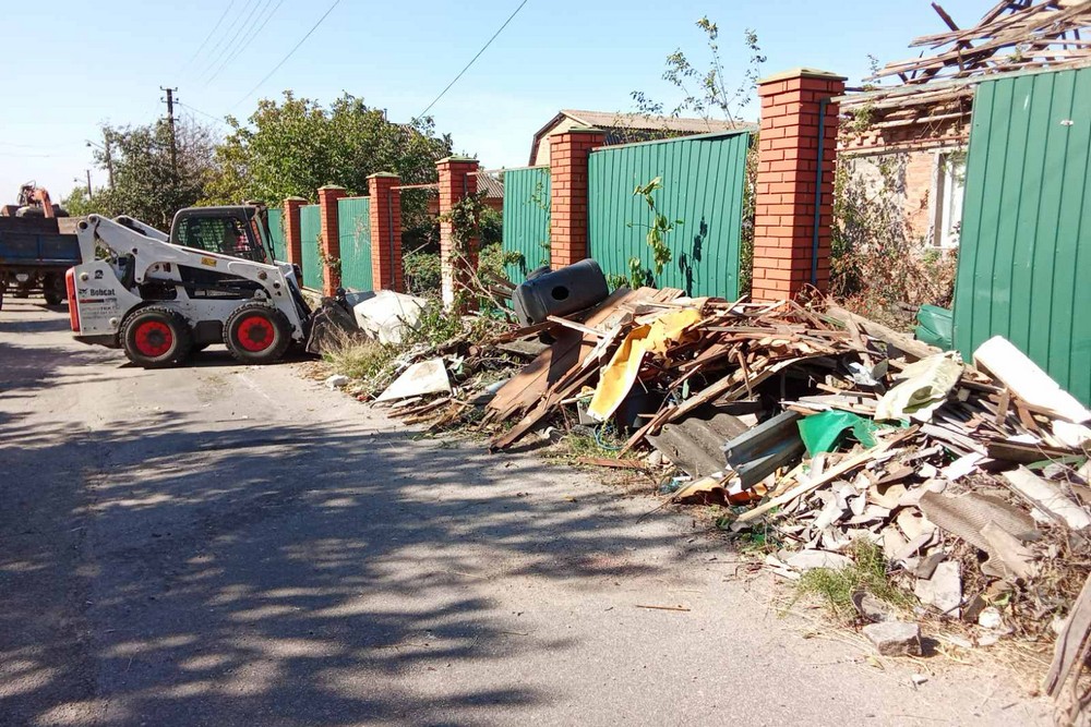У Нікополі усувають наслідки ворожих обстрілів