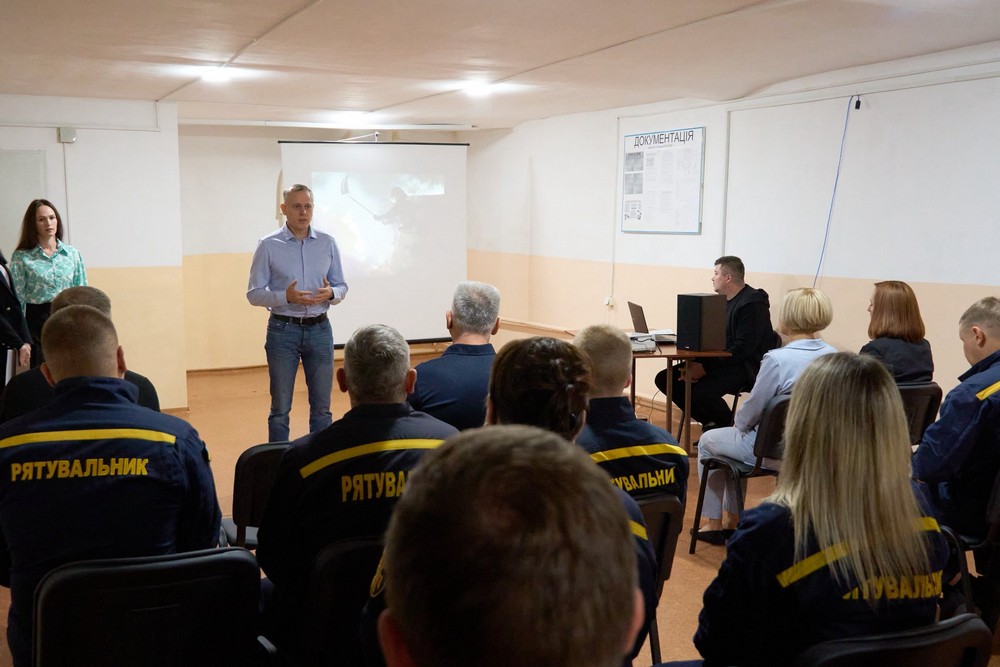 У Нікополі привітали рятувальників з професійним святом і вручили Подяки (фото)