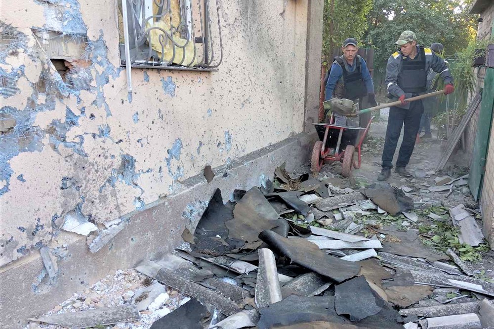 У Нікополі усувають наслідки ворожих обстрілів