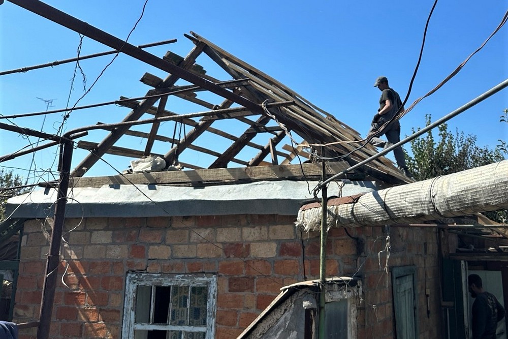 У Нікополі усувають наслідки ворожих обстрілів