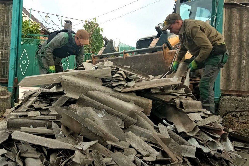 У Нікополі усувають наслідки ворожих обстрілів