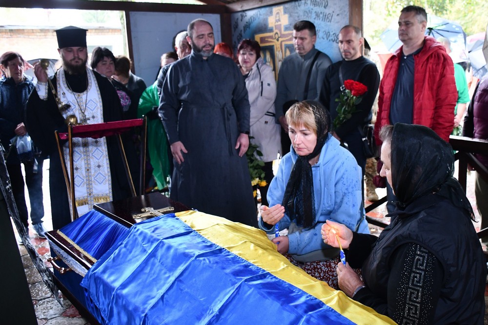 Прощання навіки у День народження: у Нікополі сьогодні провели в останню путь Захисника (фото)