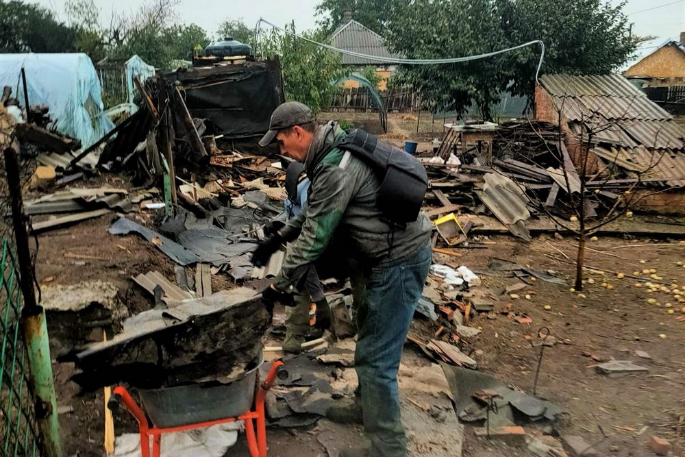 У Нікополі усувають наслідки ворожих обстрілів