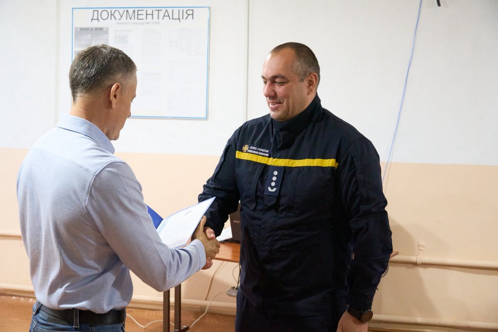 У Нікополі привітали рятувальників з професійним святом і вручили Подяки (фото)
