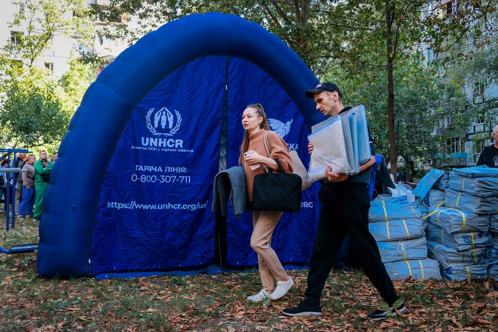 «За одну мить ніби світ навколо вибухнув і зник… розгрібала уламки, шукаючи доньку» - мешканка Дніпра про ракетний удар 20 вересня (відео моменту удару)