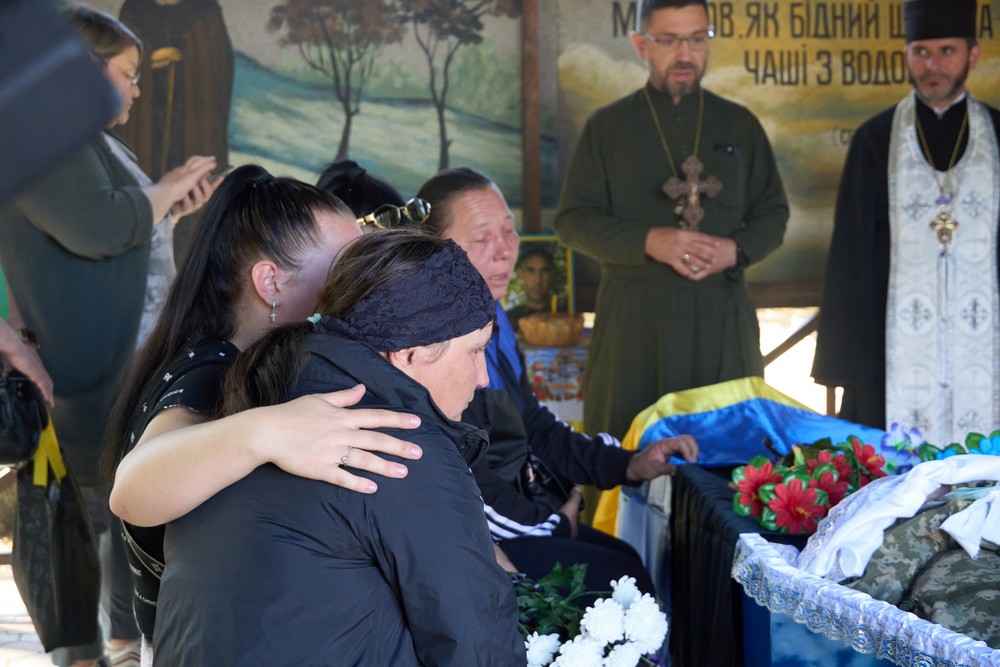 У Нікополі сьогодні прощалися із померлим Захисником: фото