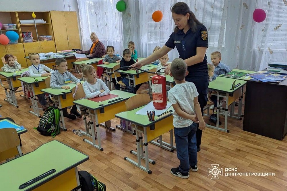 Для маленьких школярів у Покрові провели урок безпеки: фото