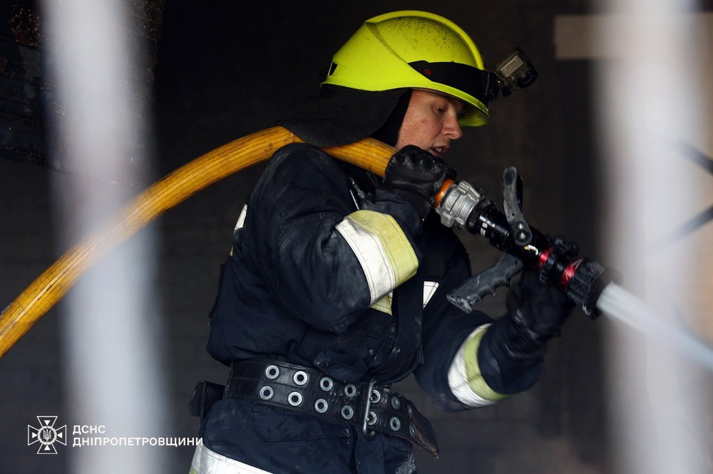Рятувальники у Нікополі і області сьогодні надали допомогу постраждалим внаслідок ворожих атак і ліквідували пожежі Рятувальники у Нікополі і області сьогодні надали допомогу постраждалим внаслідок ворожих атак і ліквідували пожежі