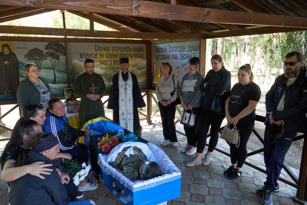 У Нікополі сьогодні прощалися із померлим Захисником: фото