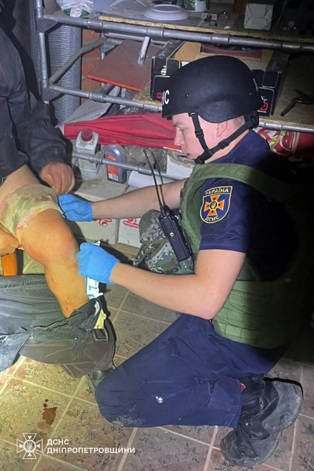 Рятувальники у Нікополі і області сьогодні надали допомогу постраждалим внаслідок ворожих атак і ліквідували пожежі Рятувальники у Нікополі і області сьогодні надали допомогу постраждалим внаслідок ворожих атак і ліквідували пожежі