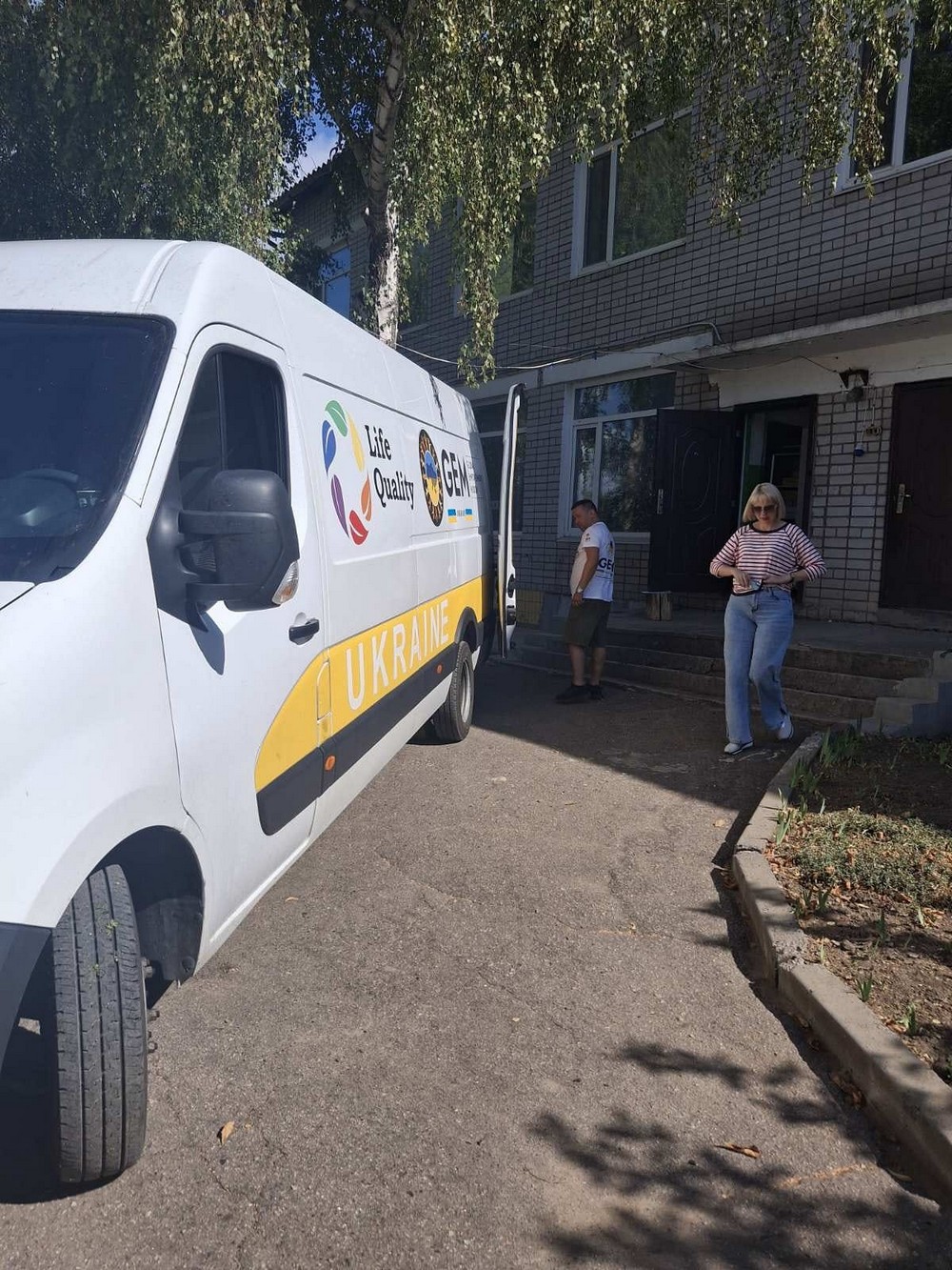 У Мирівській громаді освітяни отримали продуктові набори: фото