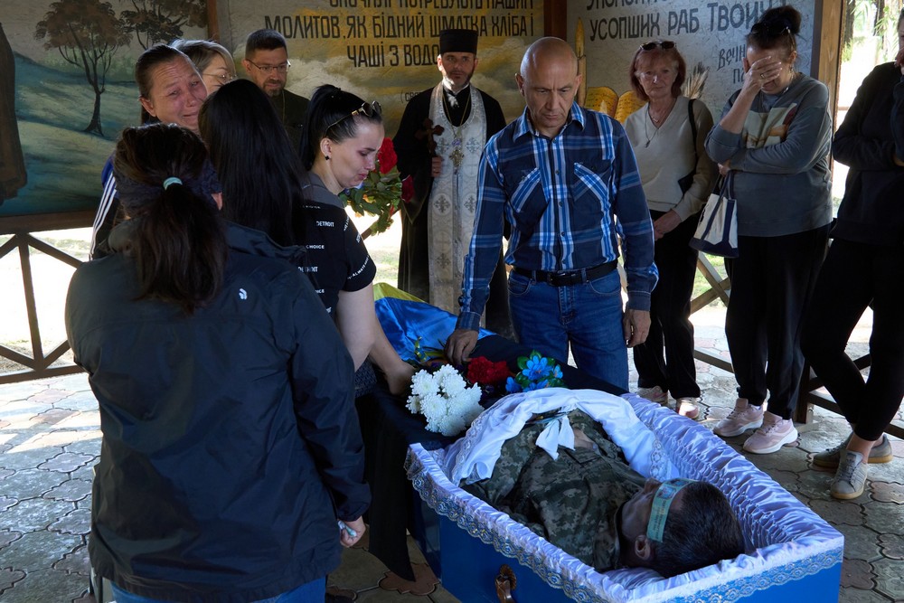 У Нікополі сьогодні прощалися із померлим Захисником: фото