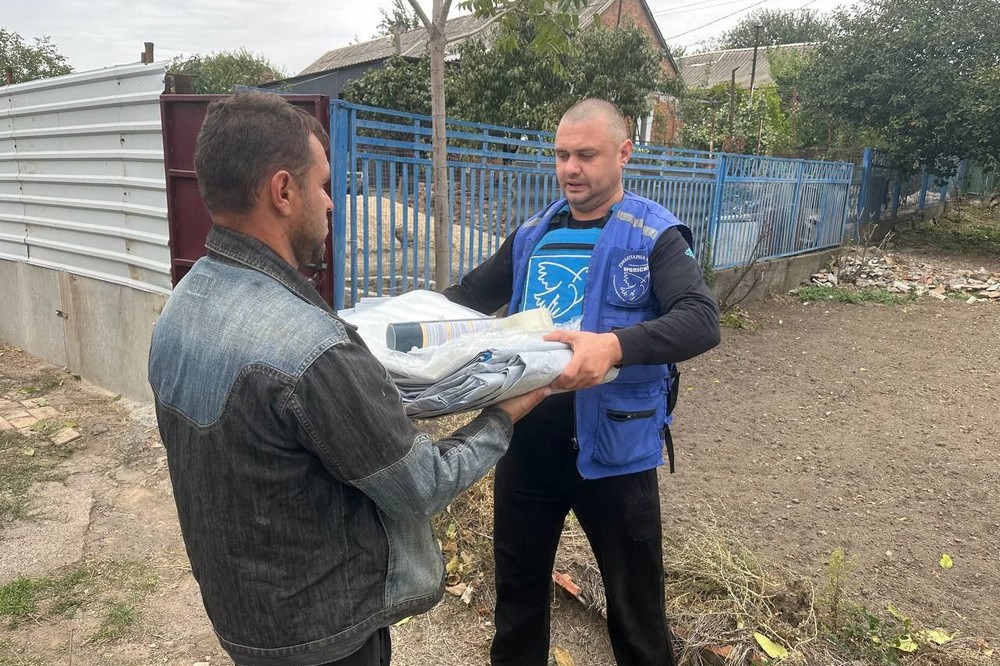 У Нікополі сьогодні вночі та вранці побито 14 будинків (фото)