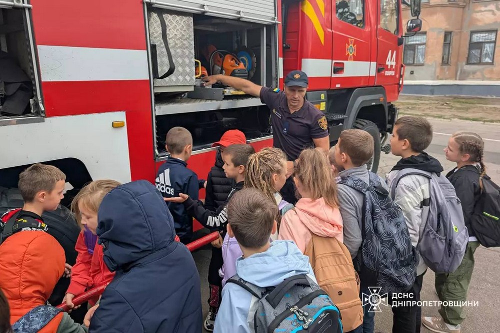 Учні ліцею у Покрові завітали до рятувальників (фото)