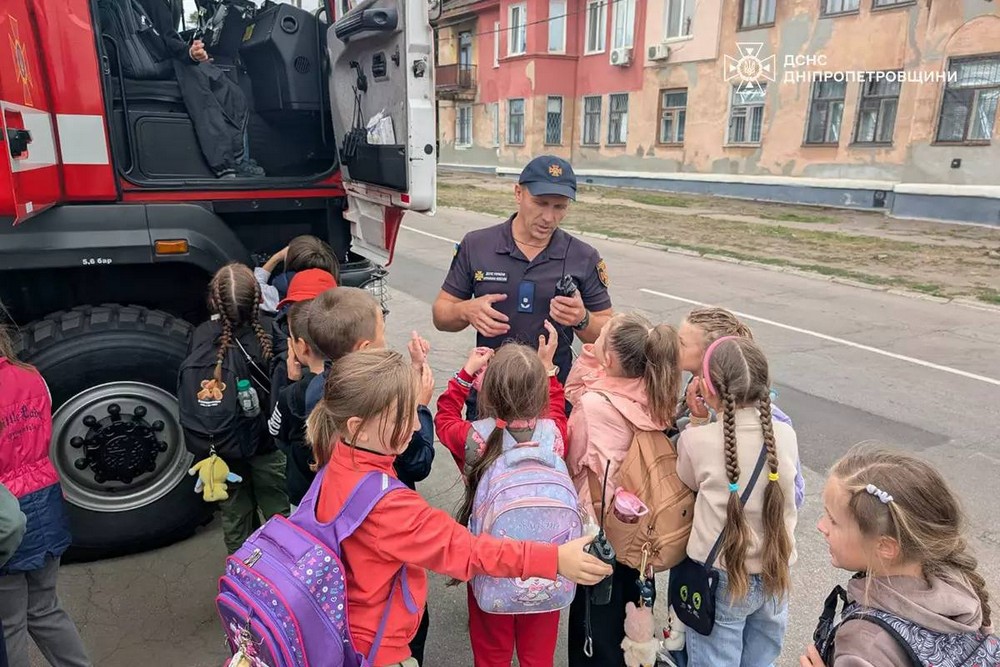 Учні ліцею у Покрові завітали до рятувальників (фото)