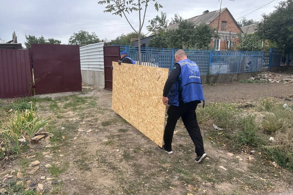 У Нікополі сьогодні вночі та вранці побито 14 будинків (фото)