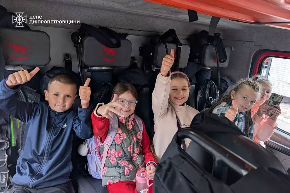 Учні ліцею у Покрові завітали до рятувальників (фото)