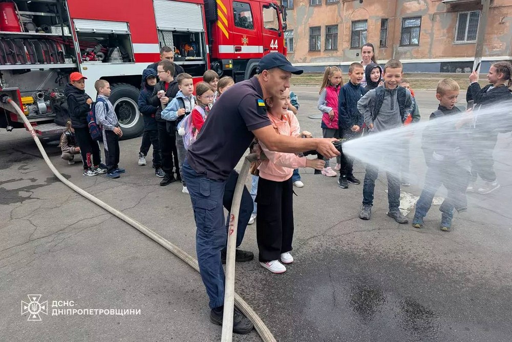 Учні ліцею у Покрові завітали до рятувальників (фото)