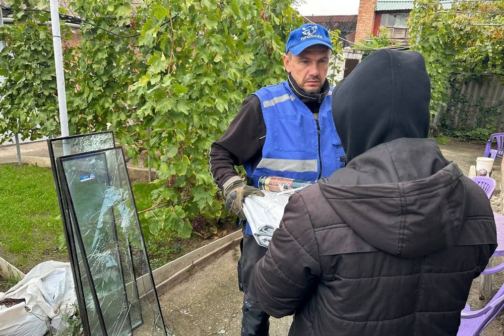 Через пошкодження вежі без зв’язку і серед руїн: нікопольці все одно не хочуть залишати свої побиті хати – «Проліска» (фото)