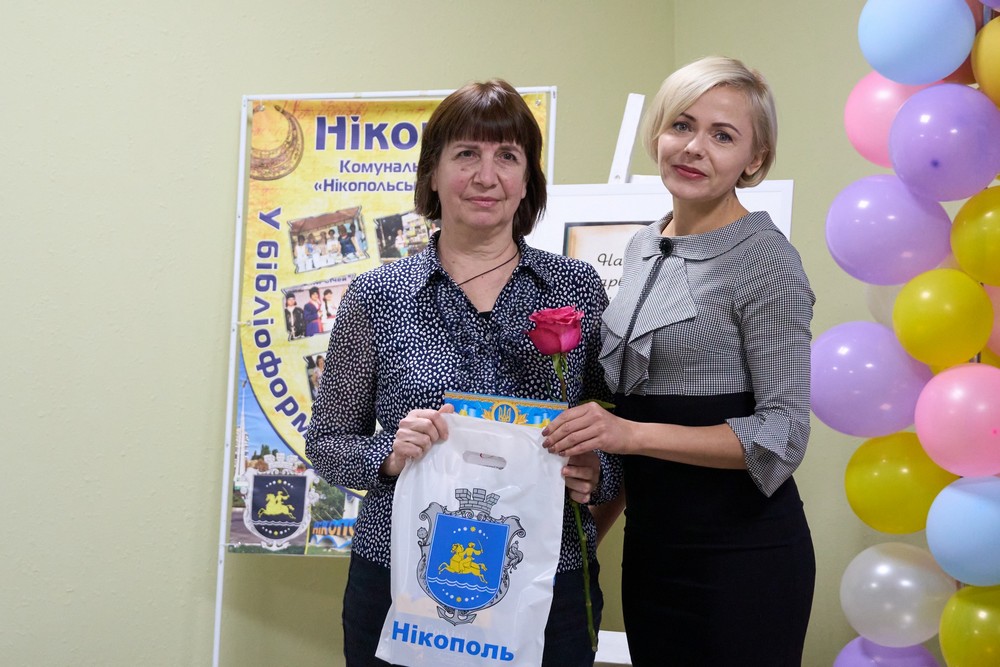 Працюють навіть під обстрілами: у Нікополі сьогодні привітали бібліотекарів з професійним святом (фото)