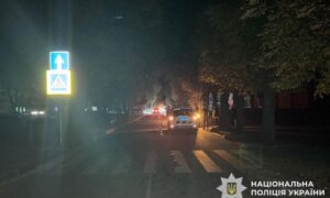 Постраждала 5-річна дівчинка: подробиці про ДТП у центрі Нікополя розповіли у поліції