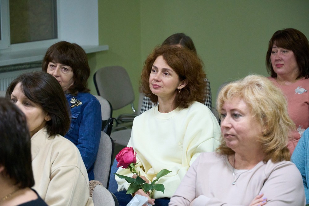 Працюють навіть під обстрілами: у Нікополі сьогодні привітали бібліотекарів з професійним святом (фото)