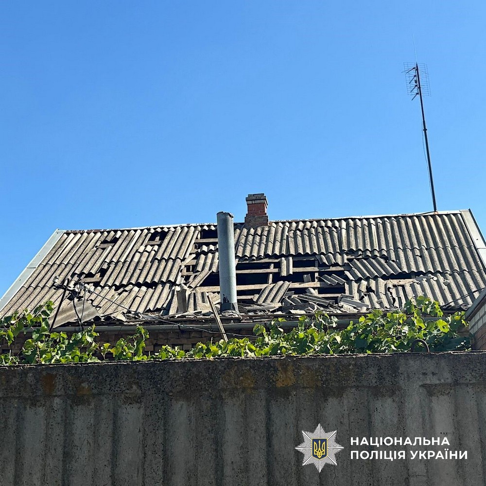 У Нікополі окупанти поранили двох людей, влучили у евакуаційне авто на Синельниківщині і поранили чоловіка – поліція про наслідки ворожих атак
