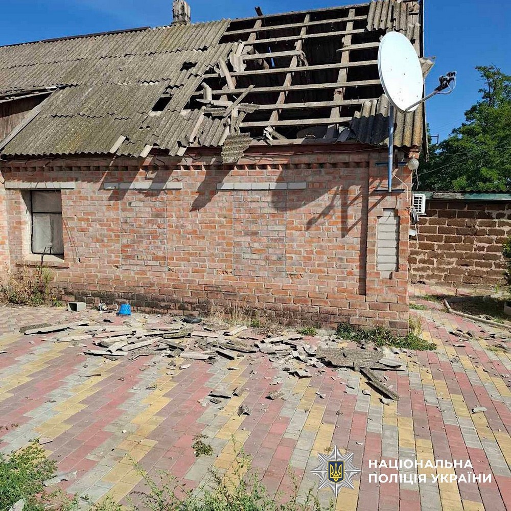 У Нікополі окупанти поранили двох людей, влучили у евакуаційне авто на Синельниківщині і поранили чоловіка – поліція про наслідки ворожих атак