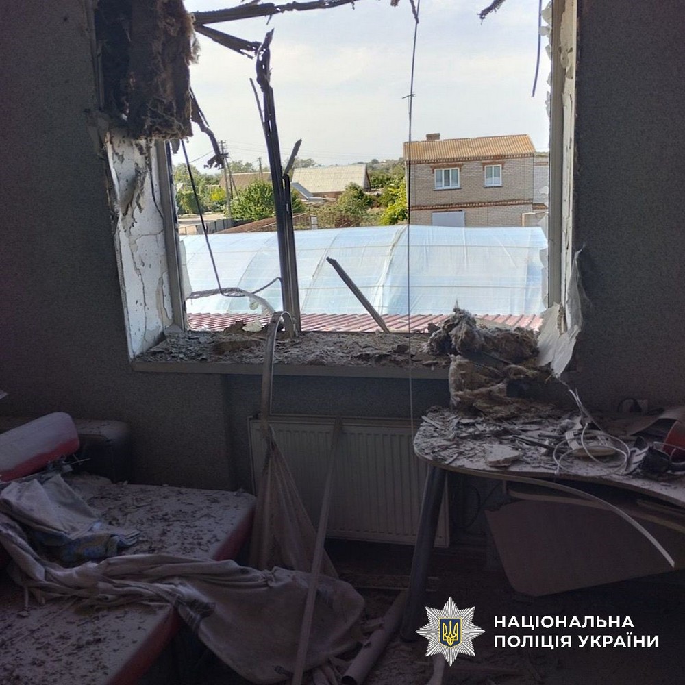 У Нікополі окупанти поранили двох людей, влучили у евакуаційне авто на Синельниківщині і поранили чоловіка – поліція про наслідки ворожих атак