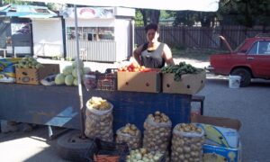 Яка середня зарплата у Нікополі, скільки штатних працівників і ФОП, як почуваються бізнес і великі підприємства, які масштаби руйнувань: головне про економіку міста під час війни