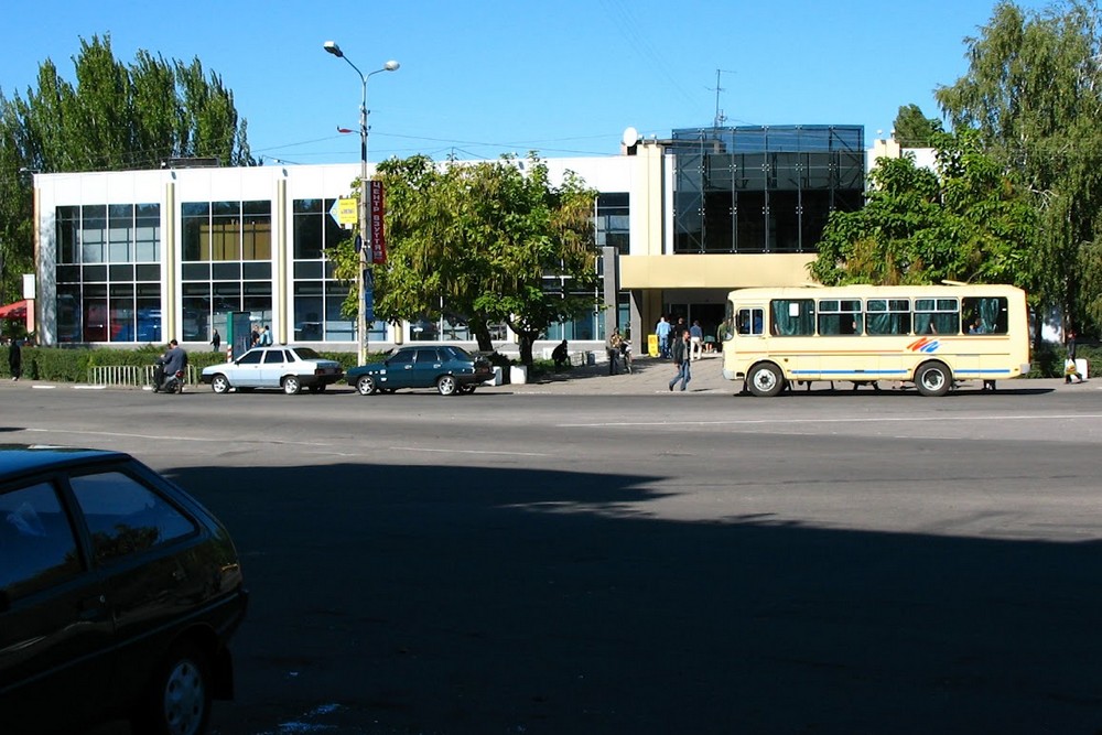 Яка середня зарплата у Нікополі, скільки штатних працівників і ФОП, як почуваються бізнес і великі підприємства, які масштаби руйнувань: головне про економіку міста під час війни