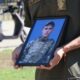 Люди не стримували сліз: на Нікопольщині сьогодні проведи в останню путь молодого Захисника (фото)