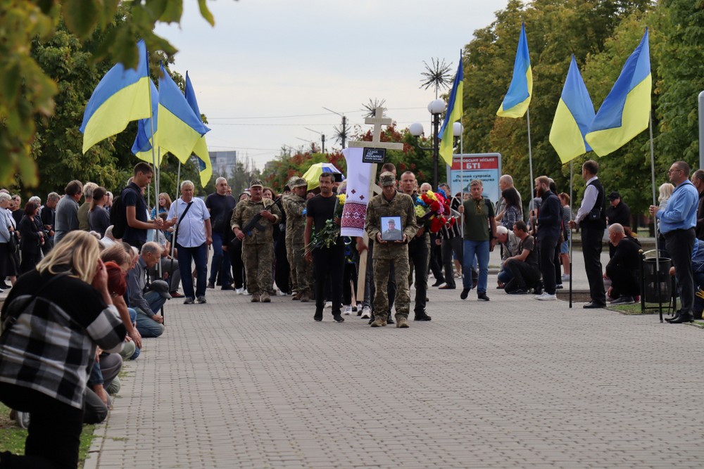 Загинув 15 місяців тому: на Нікопольщині сьогодні провели в останню дорогу полеглого Захисника (фото)