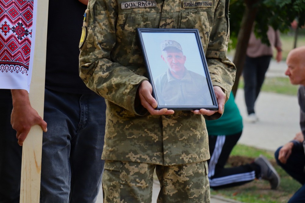 Загинув 15 місяців тому: на Нікопольщині сьогодні провели в останню дорогу полеглого Захисника (фото)