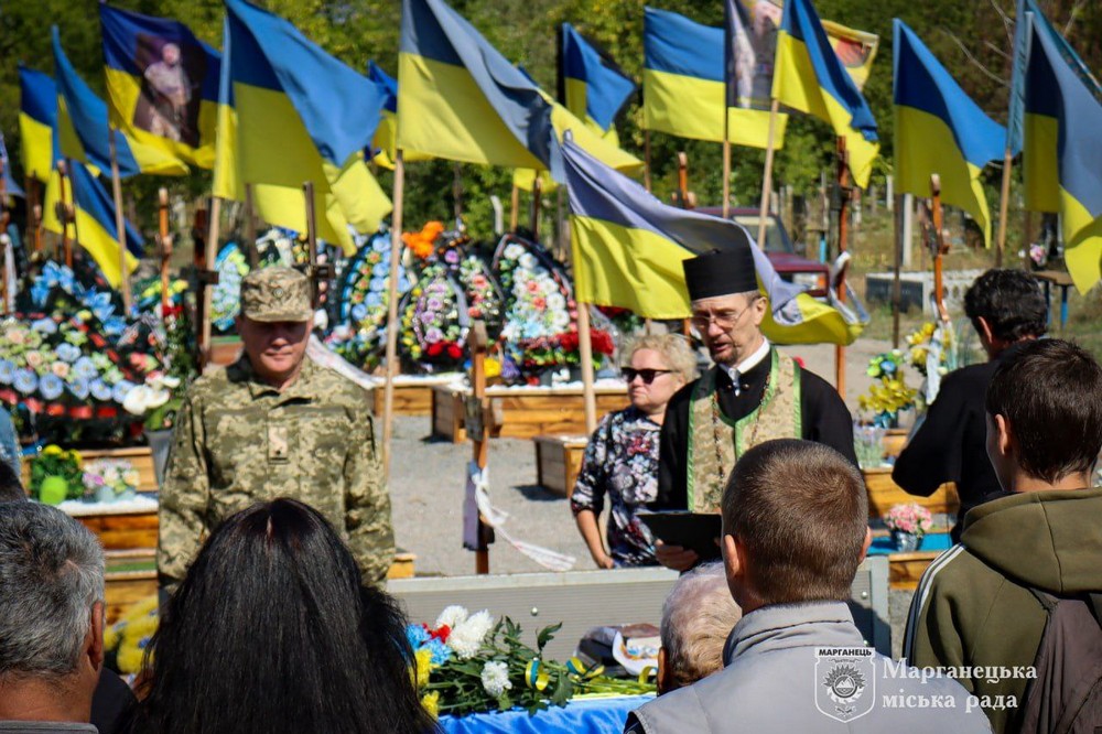 Марганець сьогодні провів в останню путь Захисника Олексія Захарова 3